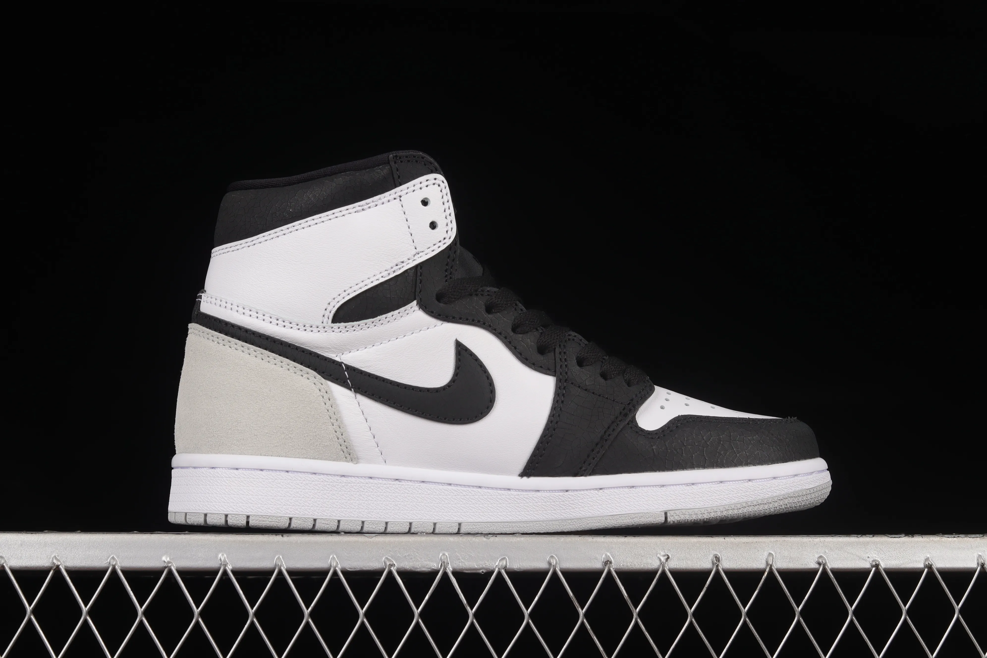 All categories Air Jordan Jordan series basketball shoes Air Jordan 1 High Air Jordan 1 High OG "Stage Haze" AJ1 Joe 1 black and gray toe 555088-108